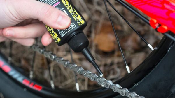 MUC-OFF Bike Care Kit: Wash, Protect and Lube, with Dry Conditions Chain  Oil